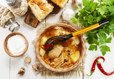 Lahana çorbası ve pasta