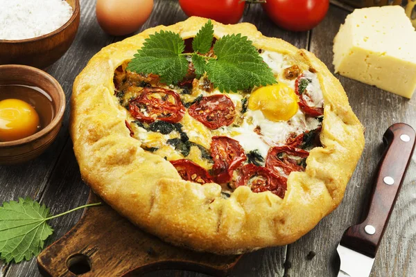 Galette with nettle — Stock Photo, Image