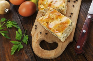 Lahana ve yumurta ile pasta