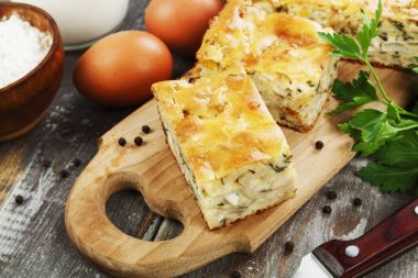 Lahana ve yumurta ile pasta