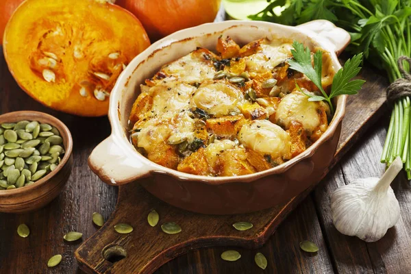 Pollo cotto con zucca — Foto Stock