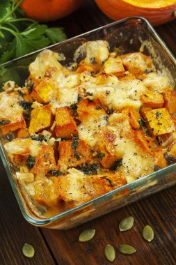 Kabak ile pişmiş tavuk 