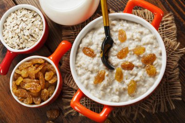 Yulaf ezmesi kuru üzüm 