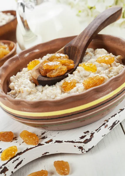 Harina de avena con pasas — Foto de Stock