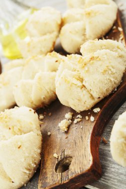 Nan Hathi.Indian masanın üzerine Hindistan cevizi ile geleneksel tanımlama