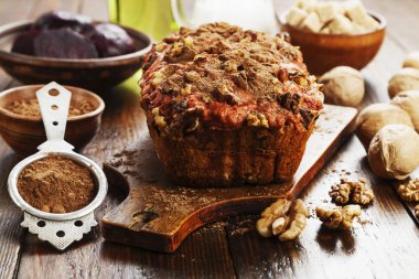 Pancar pasta ceviz ve kakao tozu