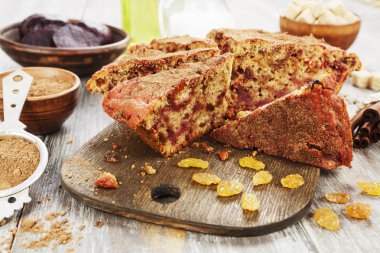 Pancar pasta kuru üzüm ile 