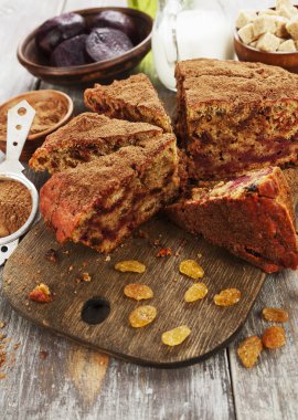 Pancar pasta kuru üzüm ile 