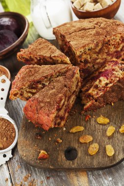 Pancar pasta kuru üzüm ile 