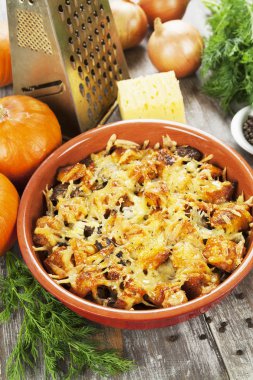 Tavuk ciğer pişmiş kabak ve peynir ile 