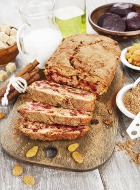 Pancar pasta kuru üzüm ile