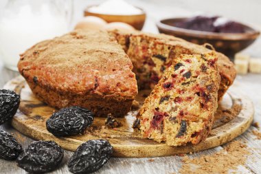 Pancar pasta kuru erik ve kakao tozu