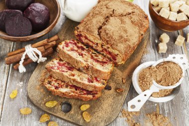 Pancar pasta kuru üzüm ile