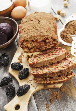 Pancar pasta kuru erik ve kakao tozu