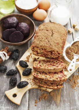 Pancar pasta kuru erik ve kakao tozu