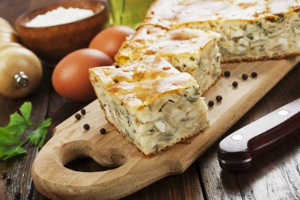 Torta con cavolo e uova — Foto Stock