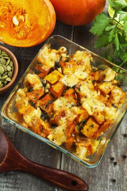 Kabak ile pişmiş tavuk 