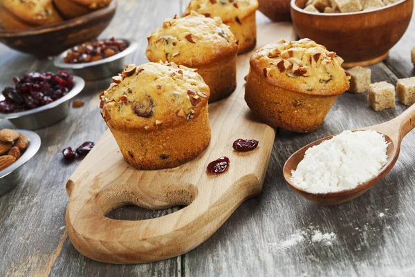 Muffins con frutos secos —  Fotos de Stock