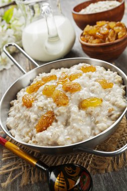 Yulaf ezmesi kuru üzüm 