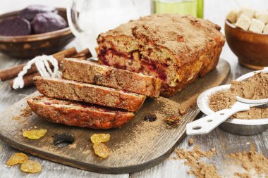 Pancar pasta kuru üzüm ile