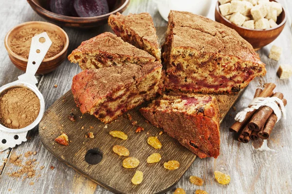 Beetroot pie with raisins — Stock Photo, Image