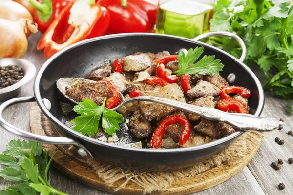 Lliver tatlı biber ile