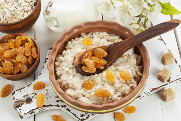 Harina de avena con pasas — Foto de Stock