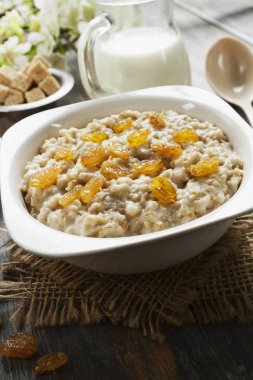 Yulaf ezmesi kuru üzüm 