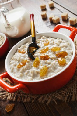 Yulaf ezmesi kuru üzüm 