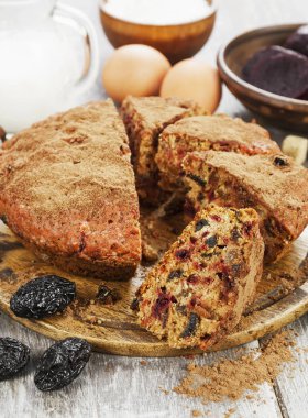 Pancar pasta kuru erik ve kakao tozu