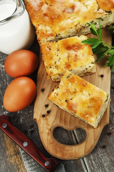 Tarta con repollo y huevos —  Fotos de Stock