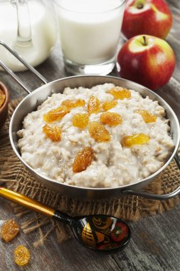 Yulaf ezmesi kuru üzüm 