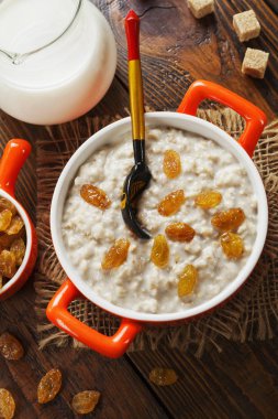 Yulaf ezmesi kuru üzüm 