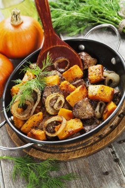 Tavuk karaciğer kabak ile