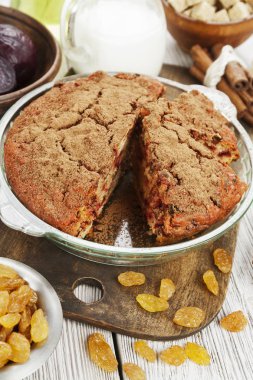 Pancar pasta kuru üzüm ile 