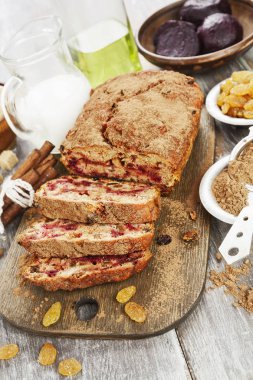 Pancar pasta kuru üzüm ile