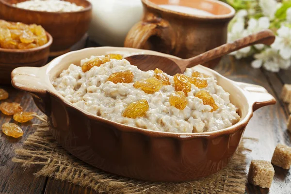 Harina de avena con pasas — Foto de Stock