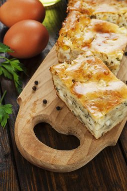 Lahana ve yumurta ile pasta