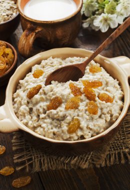 Yulaf ezmesi kuru üzüm 