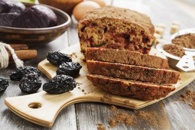 Pancar pasta kuru erik ve kakao tozu