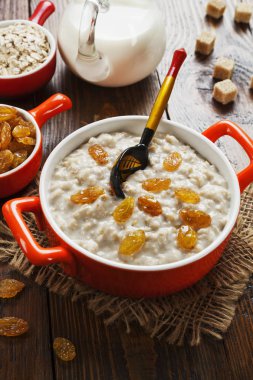 Yulaf ezmesi kuru üzüm 