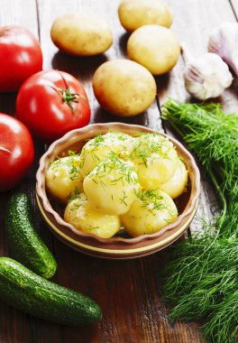 dereotu ile haşlanmış patates 