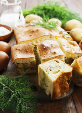 Patates ve dereotu ile pasta 