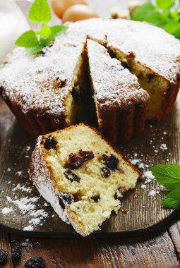 İrmik kek üzümlü 