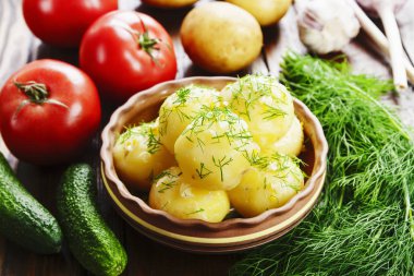 dereotu ile haşlanmış patates 