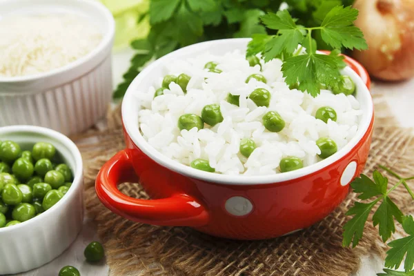 Arroz con guisantes verdes — Foto de Stock