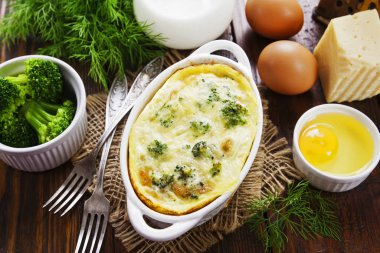 Brokoli ve peynirden omlet