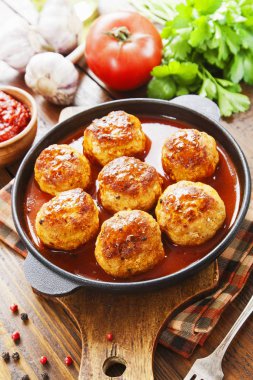 Domates soslu köfte.