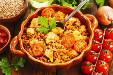 Kasede et ve domates soslu karabuğday.