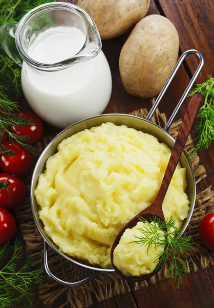 Пюре Картофеля Свежими Травами Молоком — стоковое фото